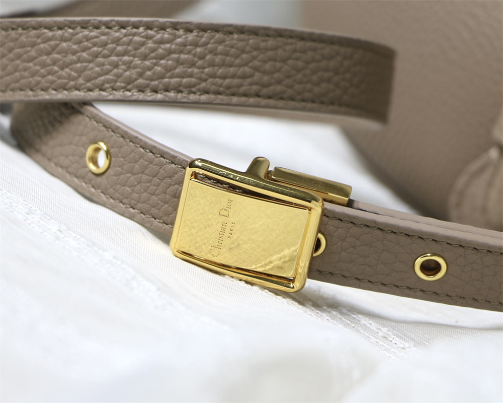 MEDIUM D10r BOBBY BAG Grey Grained Calfskin