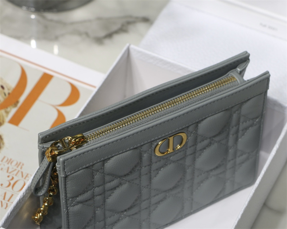 D10r CARO ZIPPED POUCH WITH CHAIN Grey S*pple Cannage Calfskin 19 x 14 x 4.5 cm