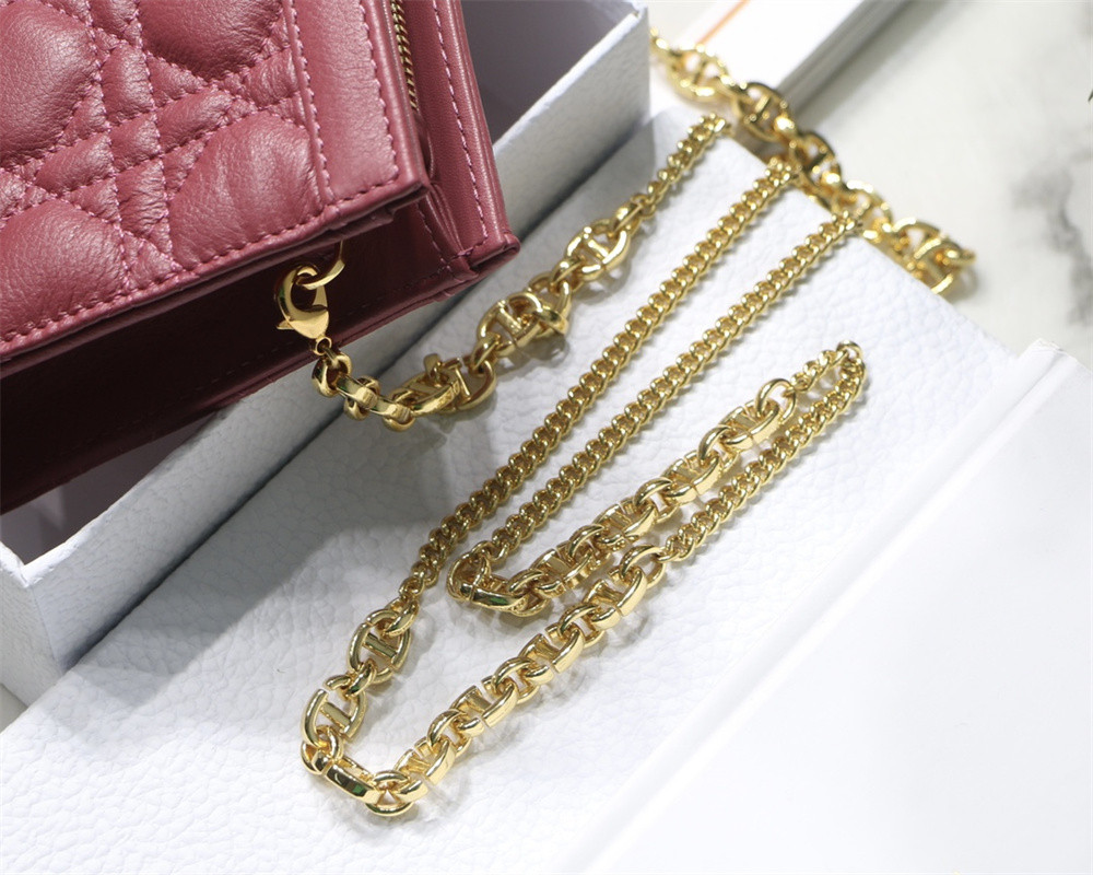 D10r CARO ZIPPED POUCH WITH CHAIN Red S*pple Cannage Calfskin 19 x 14 x 4.5 cm