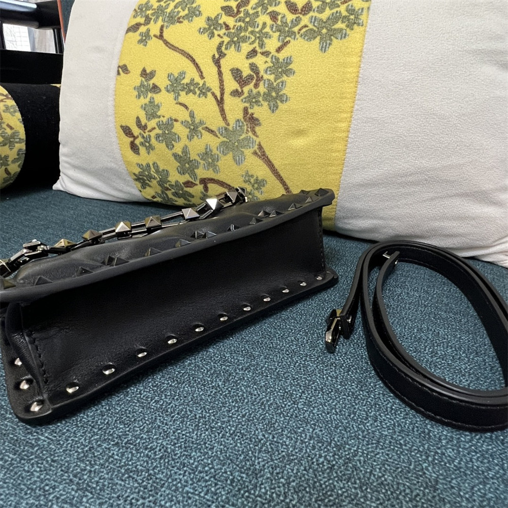 Va1e*ntin0 GARAVANI SMALL ROCKSTUD PADDED NAPPA HANDBAG BLACK