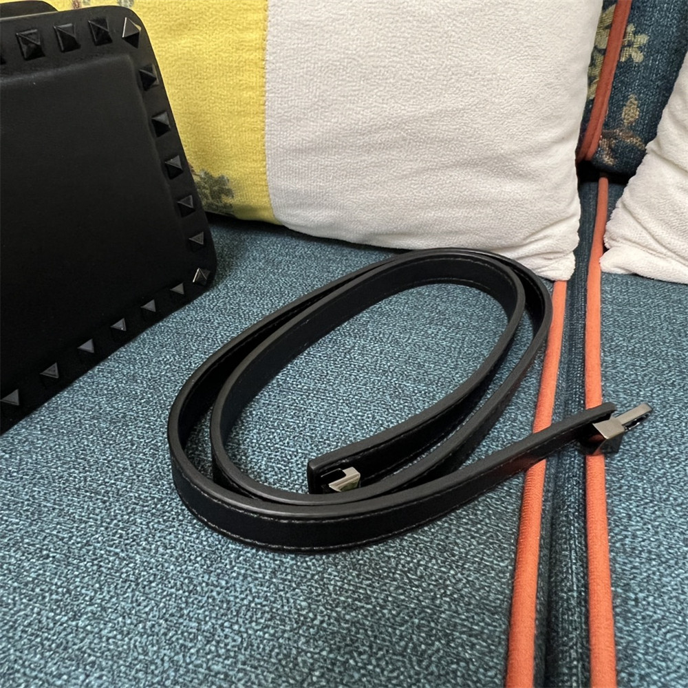 Va1e*ntin0 GARAVANI ROCKSTUD23 SMALL SMOOTH CALFSKIN SHOULDER BAG BLACK