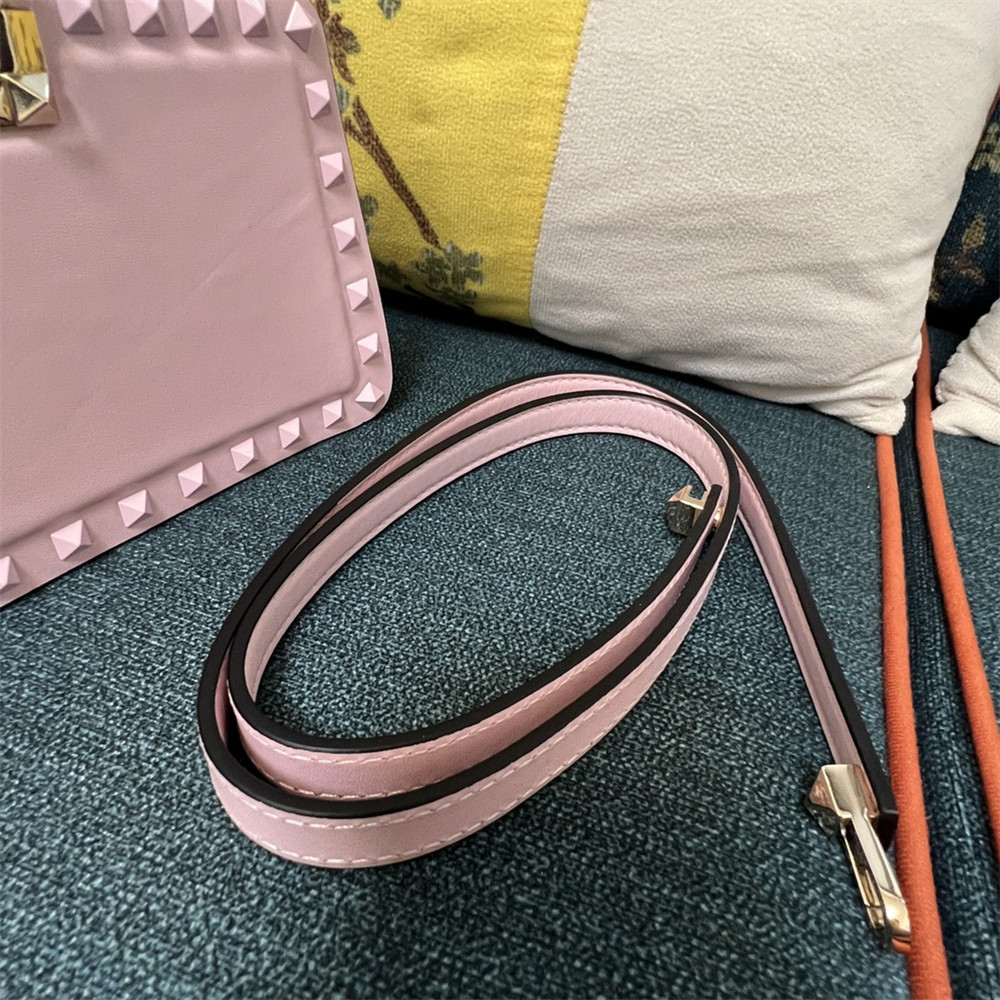 Va1e*ntin0 GARAVANI ROCKSTUD23 SMALL SMOOTH CALFSKIN SHOULDER BAG PINK