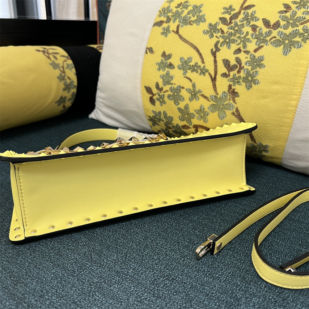 Va1e*ntin0 GARAVANI ROCKSTUD23 smooth calfskin handbag Yellow