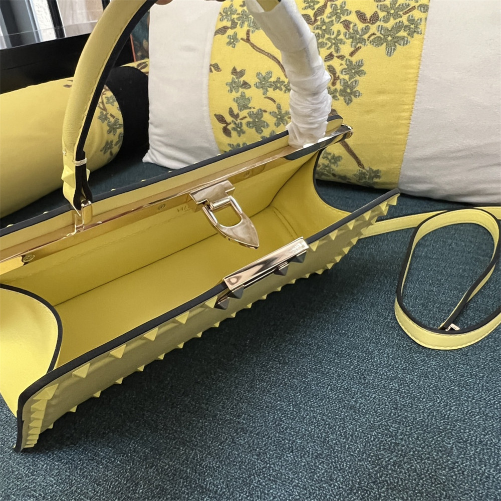 Va1e*ntin0 GARAVANI ROCKSTUD23 smooth calfskin handbag Yellow