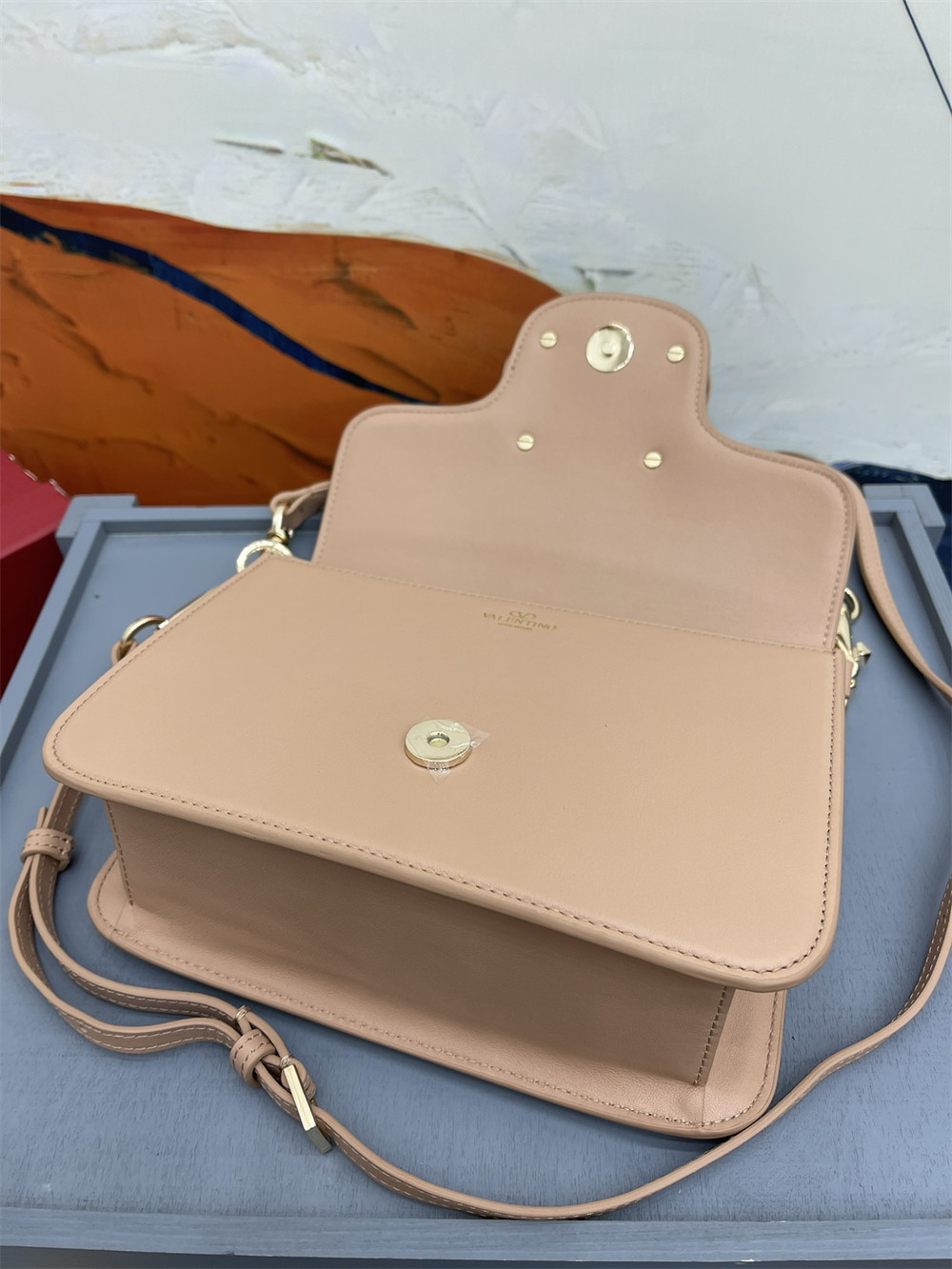 Va1e*ntin0 GARAVANI LOCÒ CALFSKIN SHOULDER SMALL BAG ROSE CANNELLE 22 x 16  x 7 cm