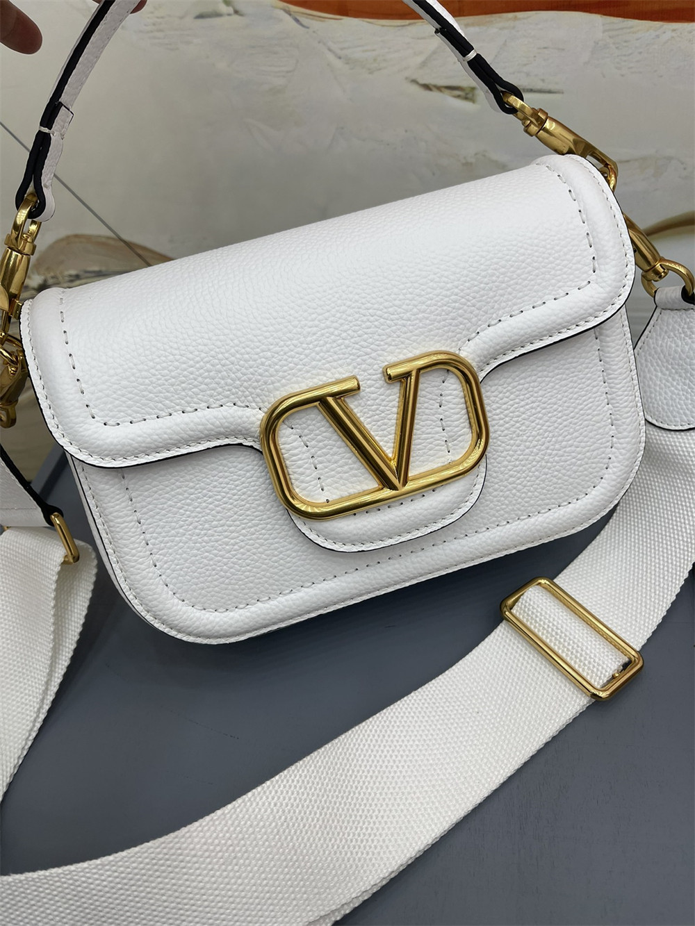Va1e*ntin0 GARAVANI ALLTIME GRAINY CALFSKIN SHOULDER BAG IVORY 23.5x18X8cm