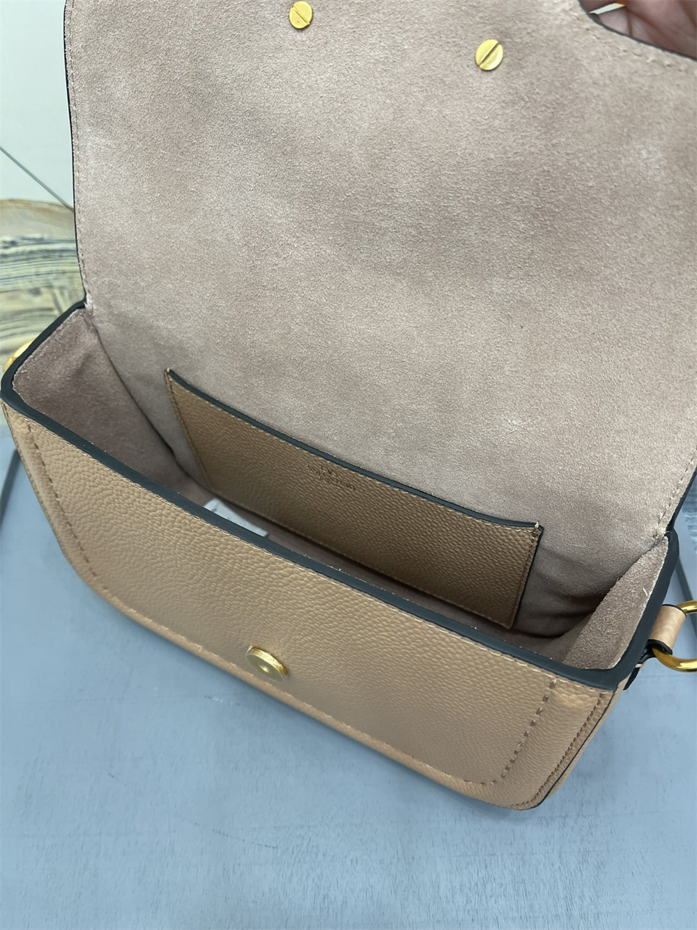 Va1e*ntin0 GARAVANI ALLTIME GRAINY CALFSKIN SHOULDER BAG ROSE CANNELLE 23.5x18X8cm