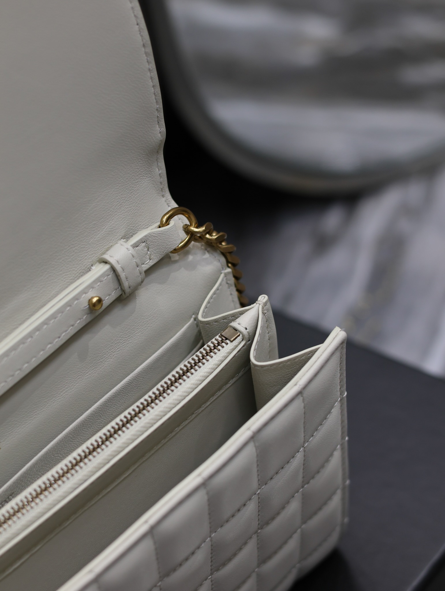 Y51 CASSANDRE CHAIN WALLET WHITE