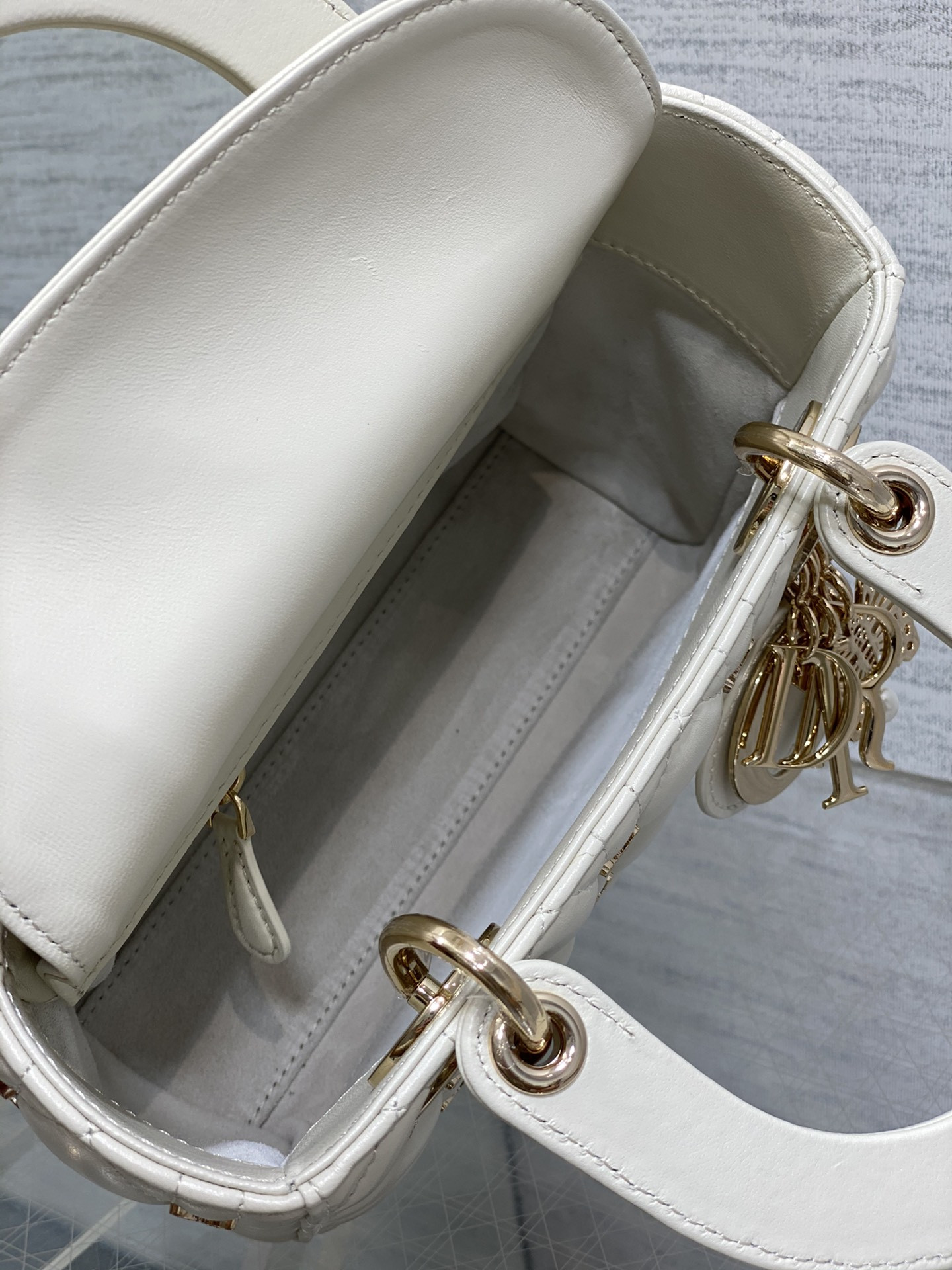 SMALL LADY D10r White with Butterfly Studs