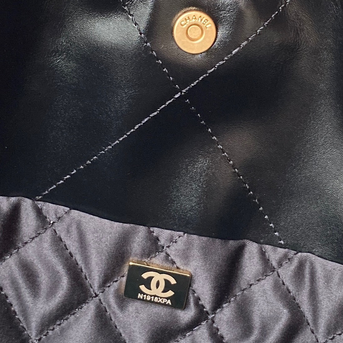 Ch**el 22 HANDBAG Shiny Calfskin BLACK 30×45×8cm