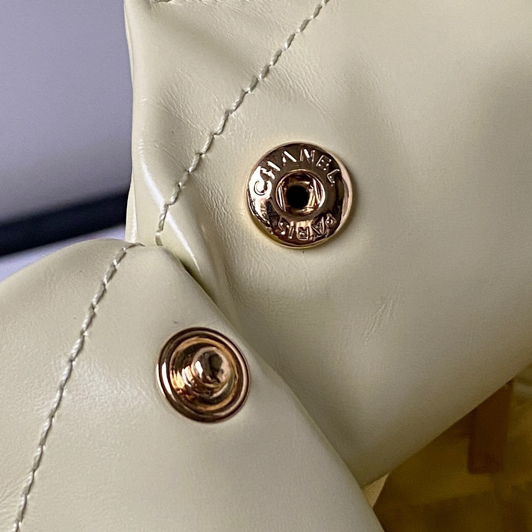 Ch**el 22 HANDBAG Shiny Calfskin YELLOW 30×45×8cm