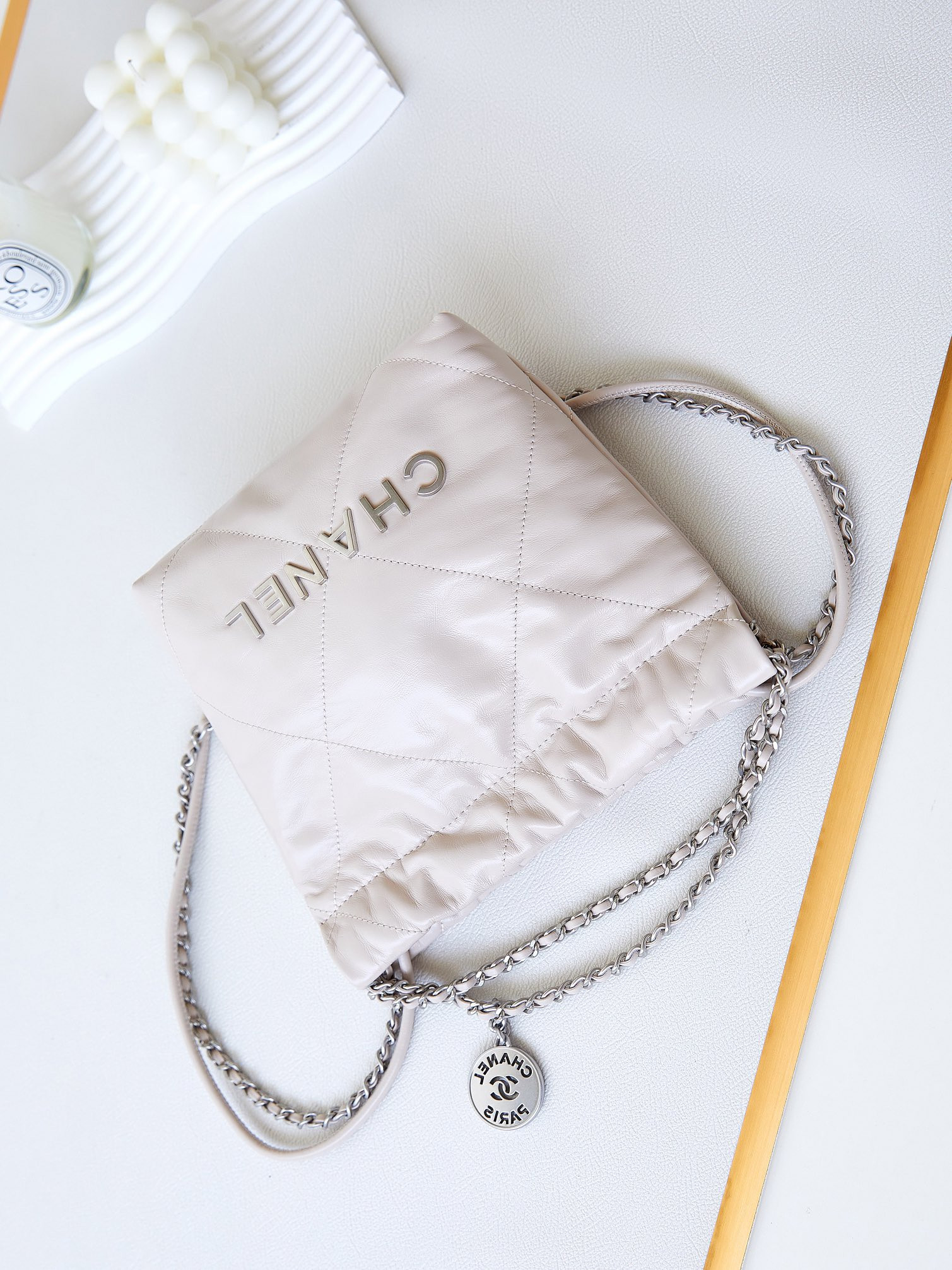 Ch**el 22 MINI HANDBAG Shiny Calfskin Apricot 7.8 × 7.4 × 2.3 in