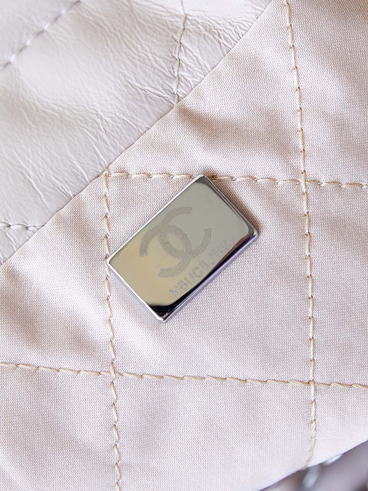 Ch**el 22 MINI HANDBAG Shiny Calfskin Apricot 7.8 × 7.4 × 2.3 in