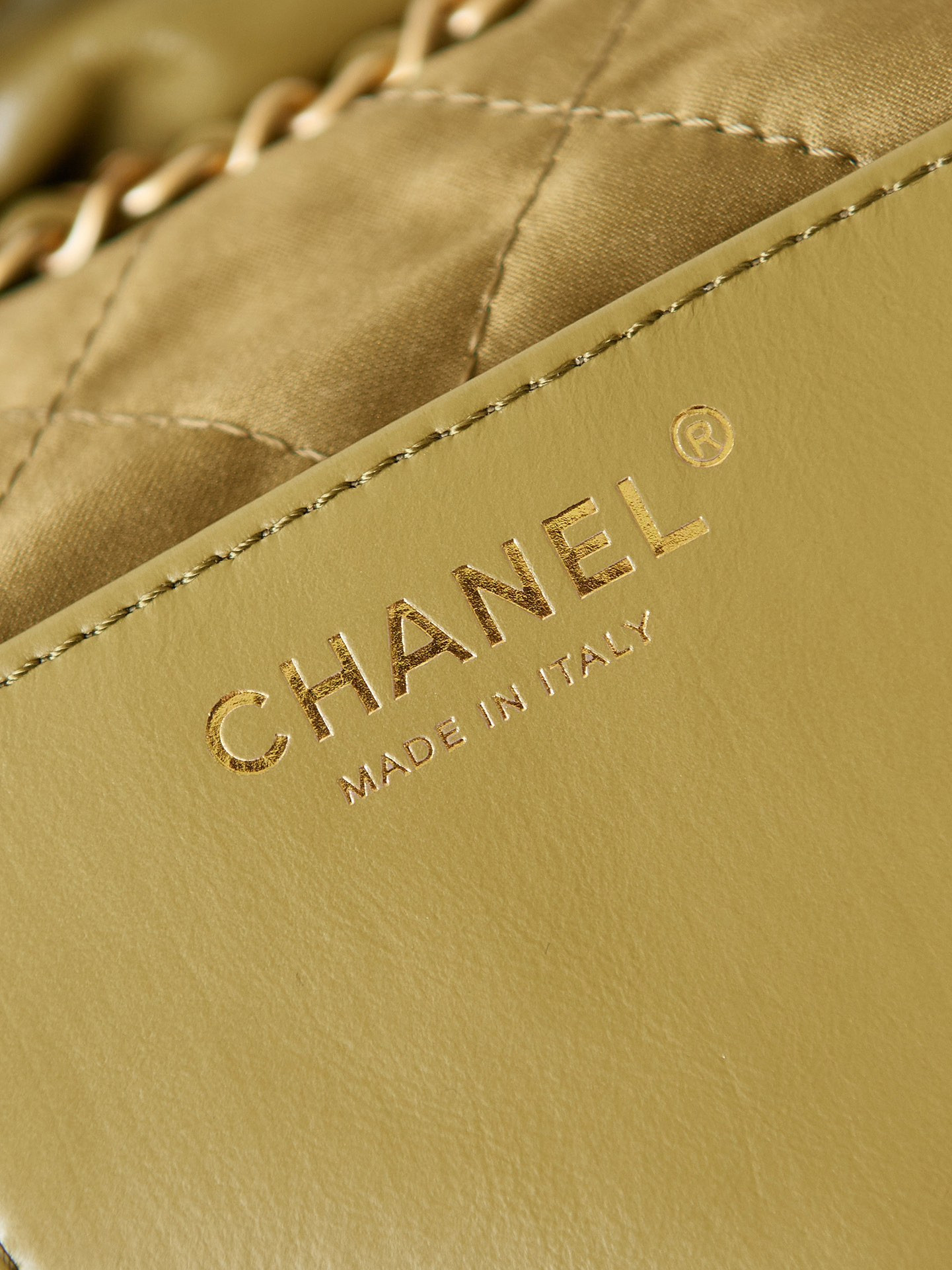 Ch**el 22 MINI HANDBAG Shiny Calfskin GREEN 7.8 × 7.4 × 2.3 in