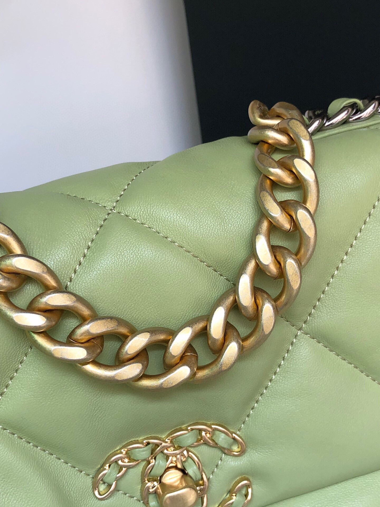 Ch**el 19 HANDBAG Shiny Leather, Gold-Tone, Silver-Tone & Ruthenium-Finish Metal Light Green 6.2 × 10.1 × 3.5 in