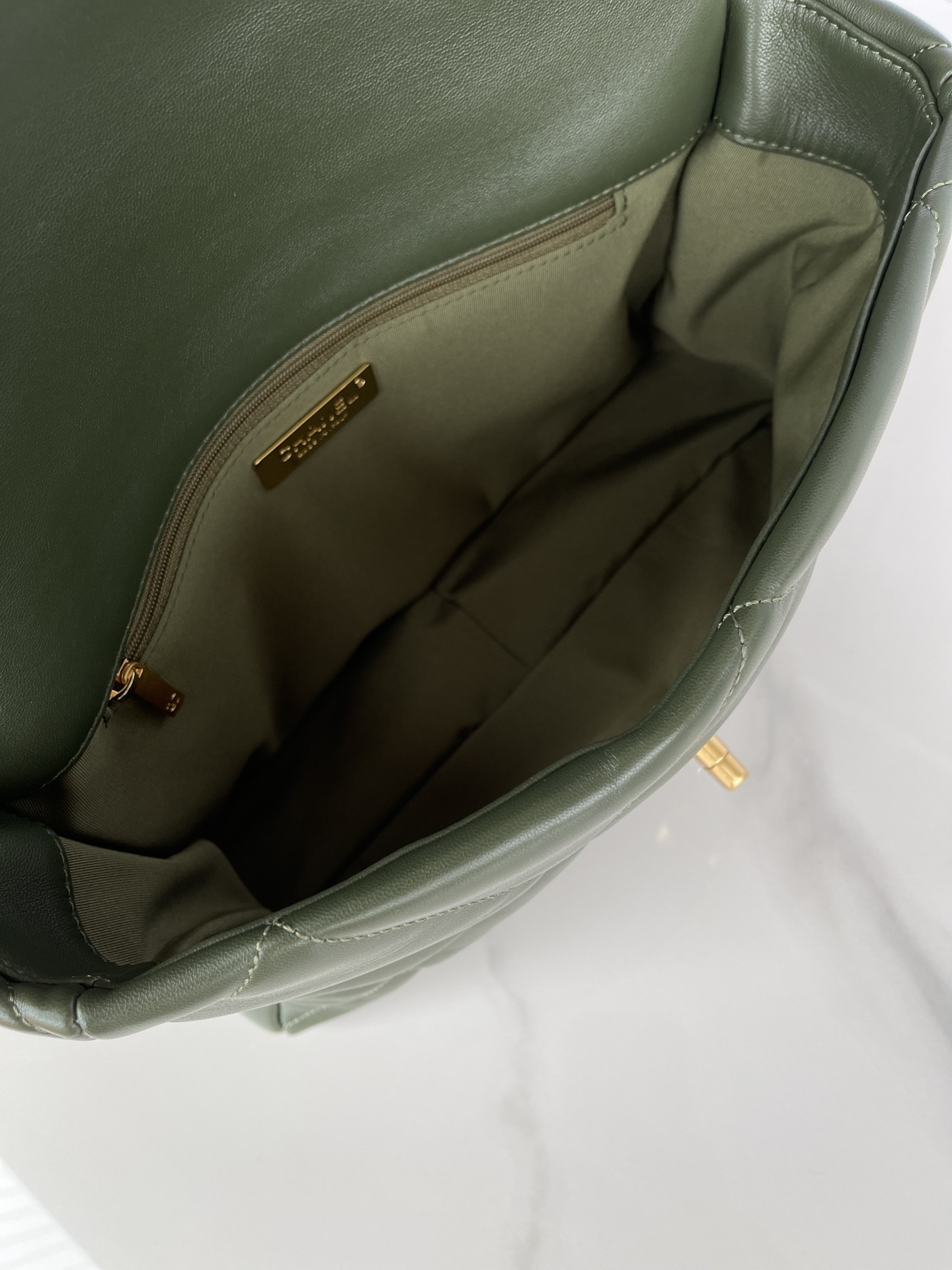 Ch**el 19 LARGE HANDBAG Shiny Leather, Gold-Tone, Silver-Tone & Ruthenium-Finish Metal Dark Green 7.8 × 11.7 × 3.9 in