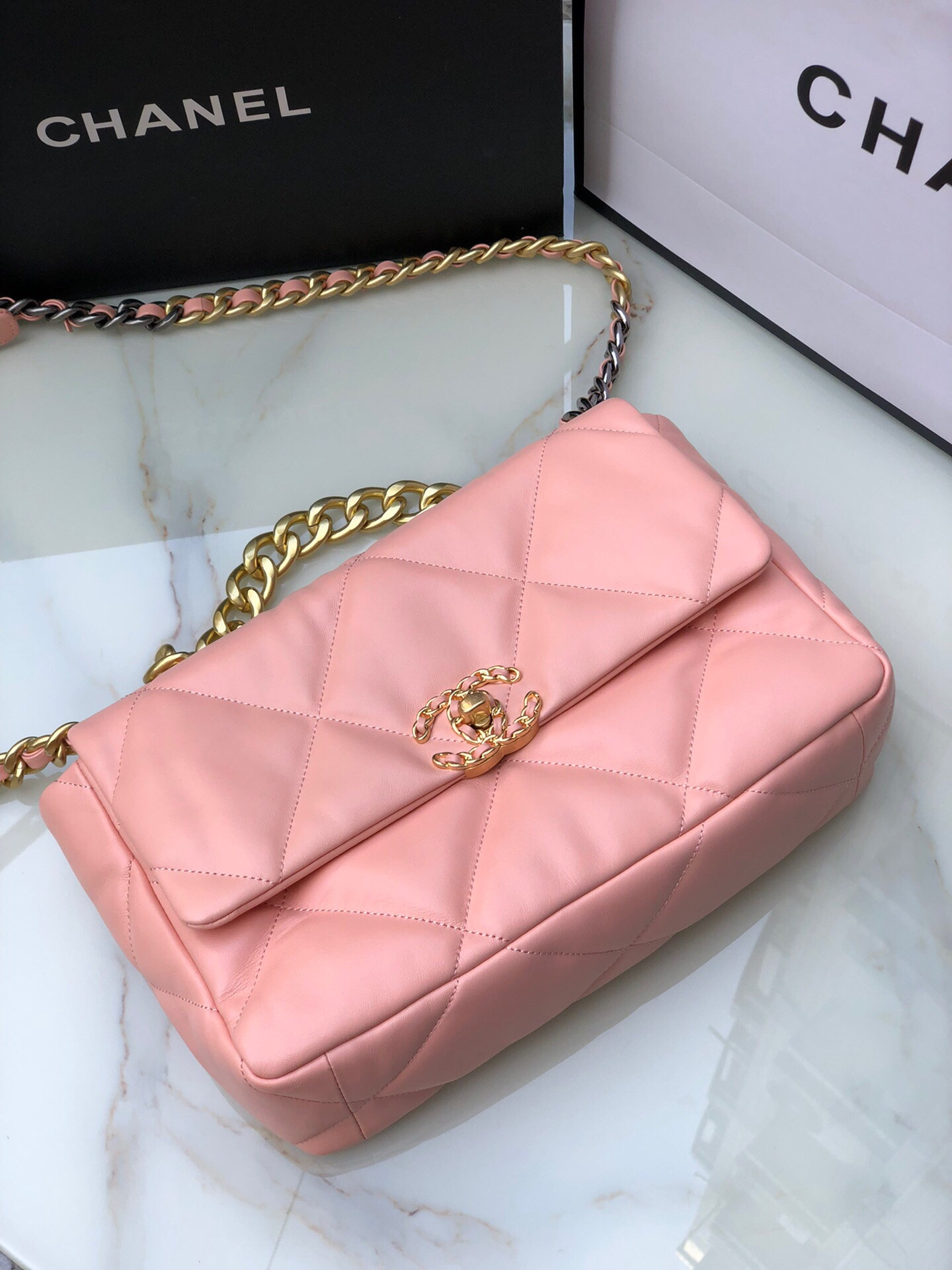 Ch**el 19 LARGE HANDBAG Shiny Leather, Gold-Tone, Silver-Tone & Ruthenium-Finish Metal Light Pink 7.8 × 11.7 × 3.9 in