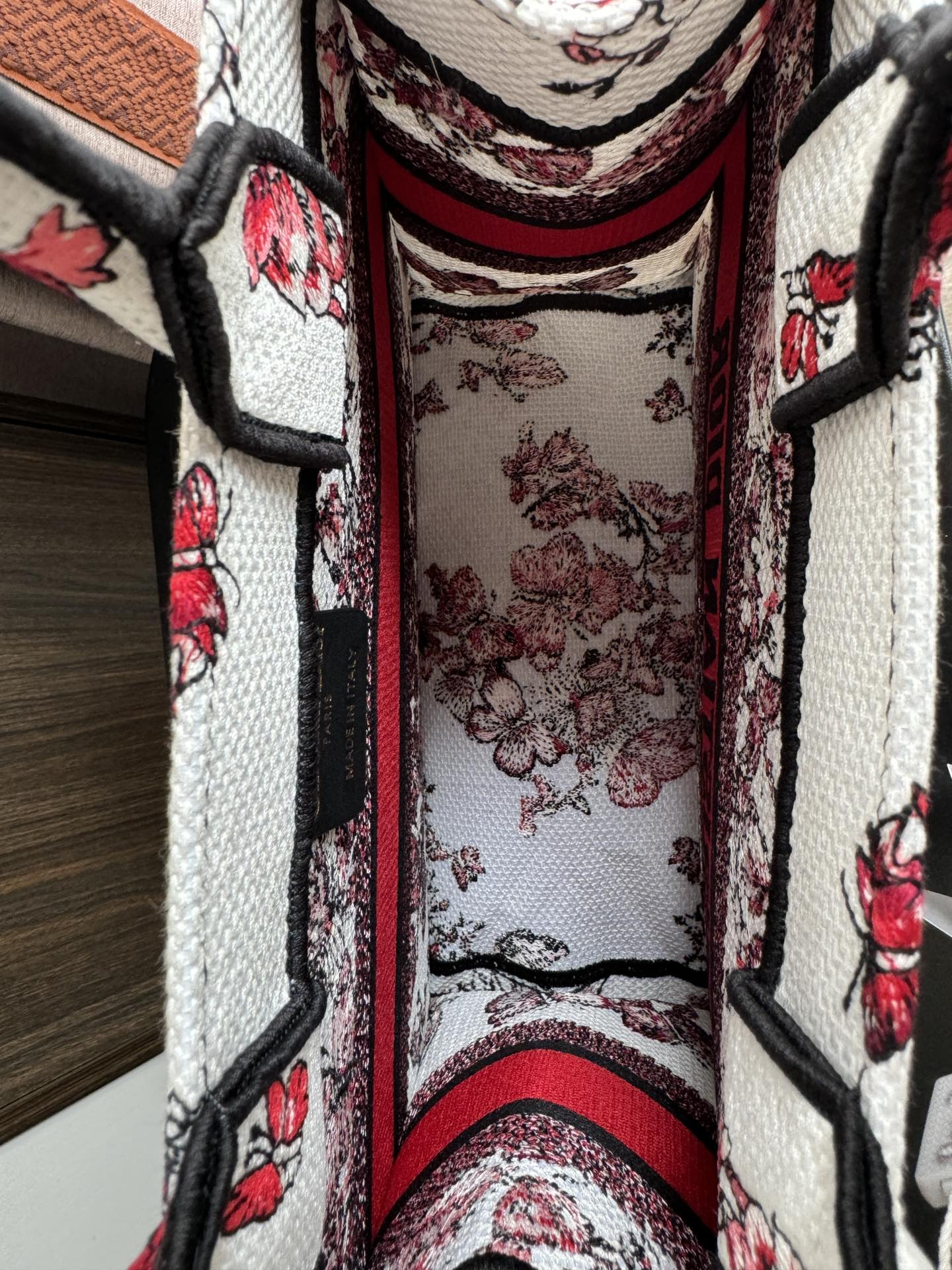 Small D10r BOOK TOTE WHITE AND RED LE CŒUR DES PAPILLONS EMBROIDERY 10.5 x 8.5 x 5.5 inches