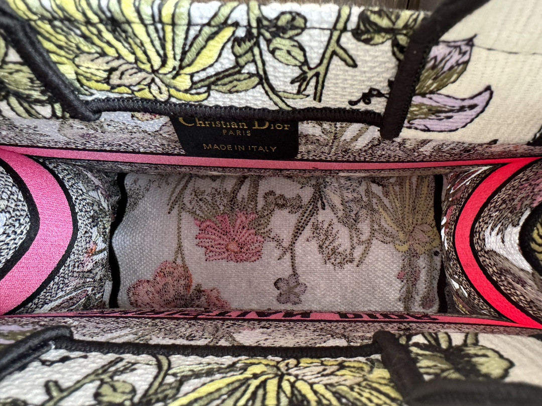 Small D10r BOOK TOTE WHITE MULTICOLOR MEXICO MILLEFIORI EMBROIDERY 10.5 x 8.5 x 5.5 inches