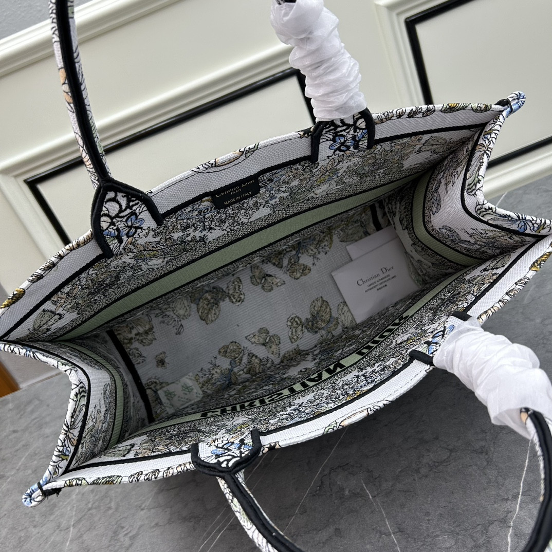 Large D10r BOOK TOTE WHITE MULTICOLOR TOILE DE JOUY MEXICO EMBROIDERY 16.5 x 14 x 7.5 inches