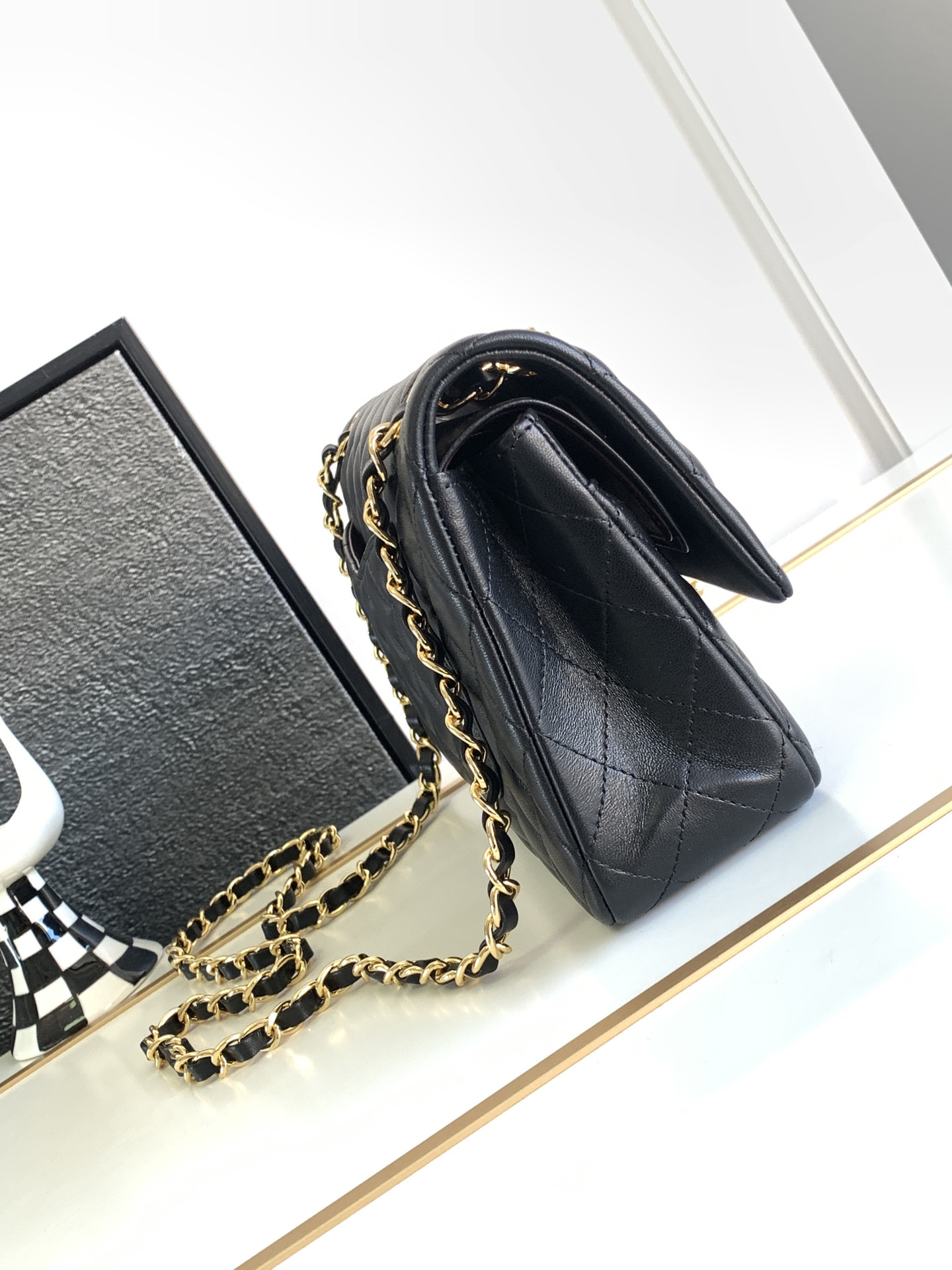 Ch**el CLASSIC HANDBAG LAMBSKIN & GOLD-TONE METAL BLACK 15.5 x 25.5x6.5cm