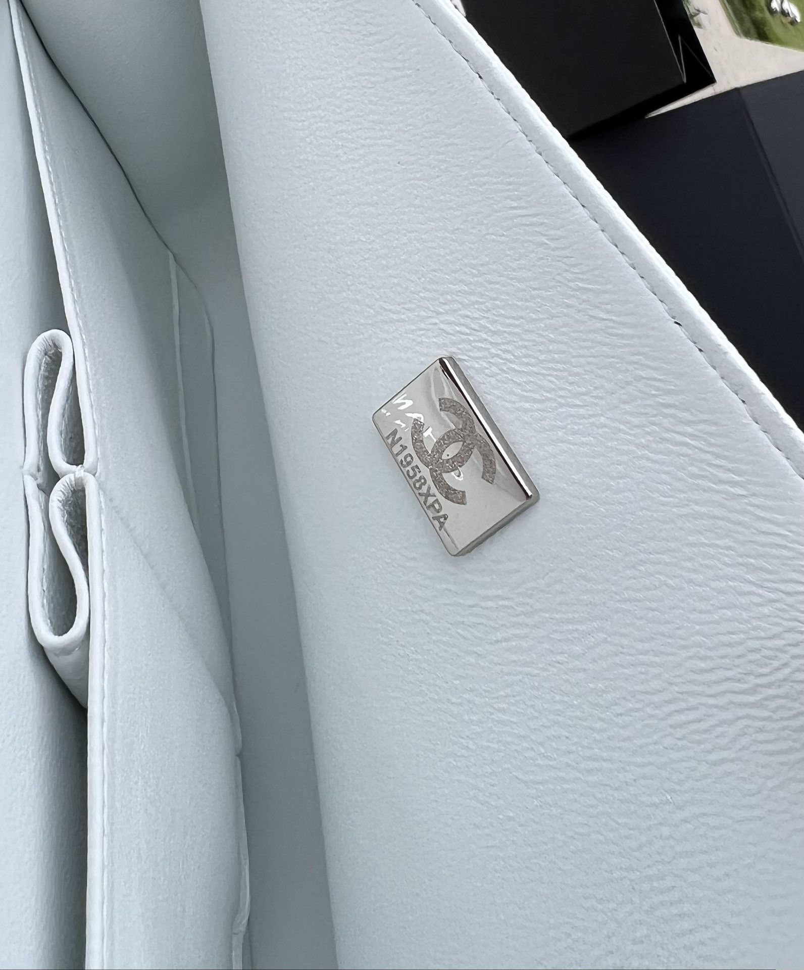 Ch**el CLASSIC HANDBAG GRAINED CALFSKIN & SILVER-TONE METAL WHITE 6 × 9.9 × 2.5 in