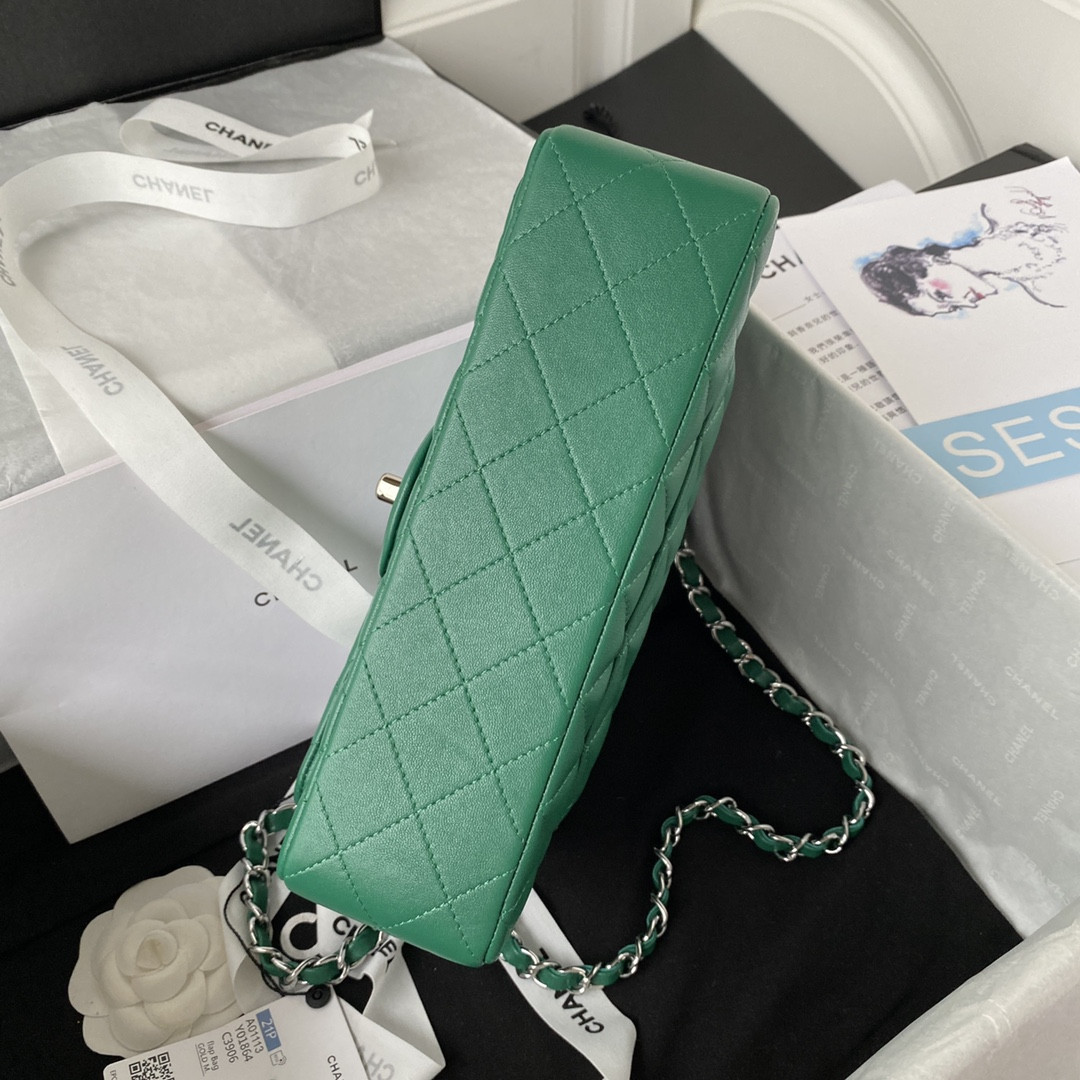 Ch**el SMALL CLASSIC HANDBAG Grained SHINY Calfskin & Silver-Tone Metal Green 5.7 × 9 × 2.3 in