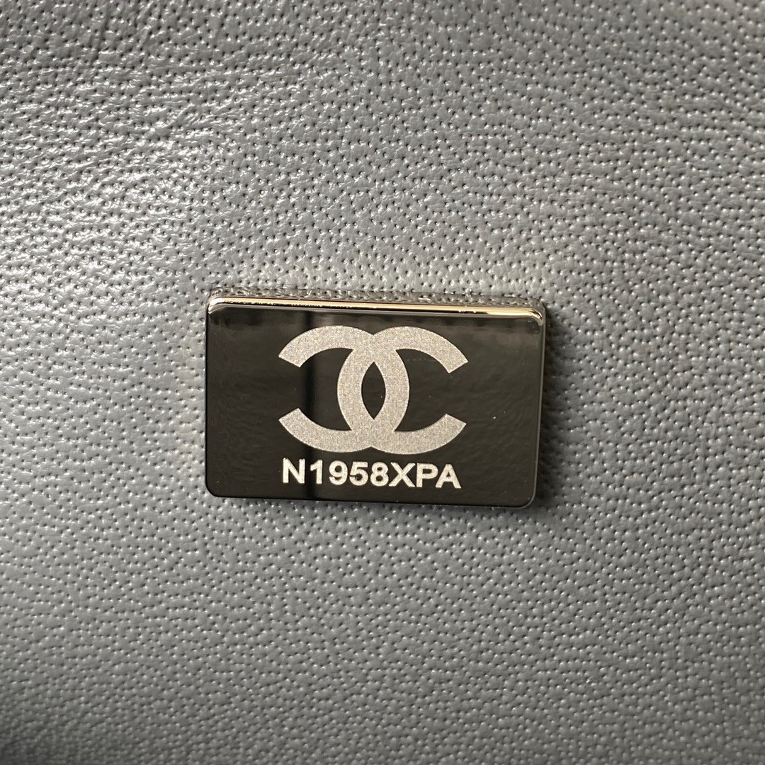 Ch**el SMALL CLASSIC HANDBAG Grained SHINY Calfskin & Silver-Tone Metal Gray 5.7 × 9 × 2.3 in