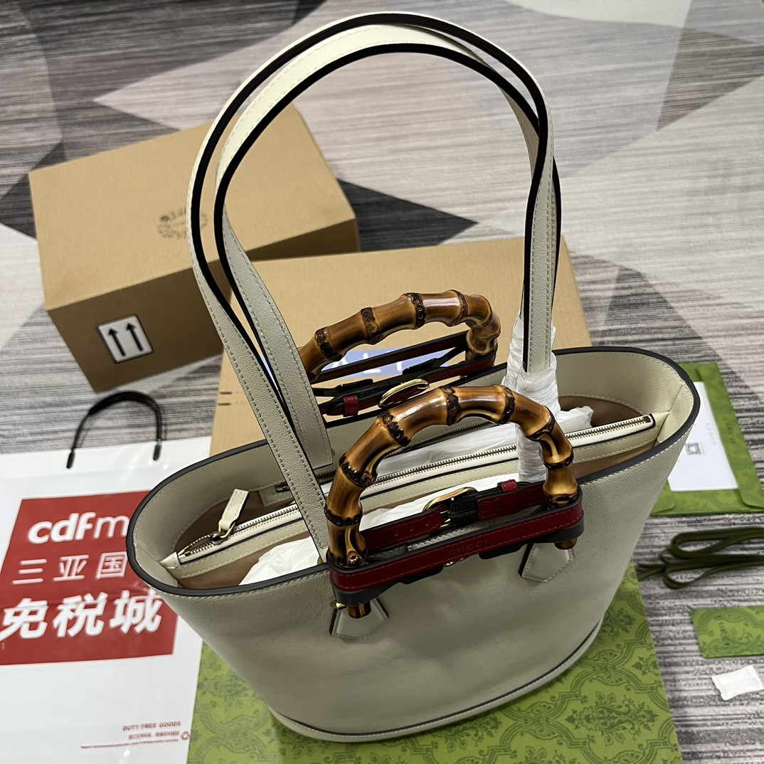 Gvc*1 DIANA MEDIUM TOTE BAG White 31W x 27H x 15D CM