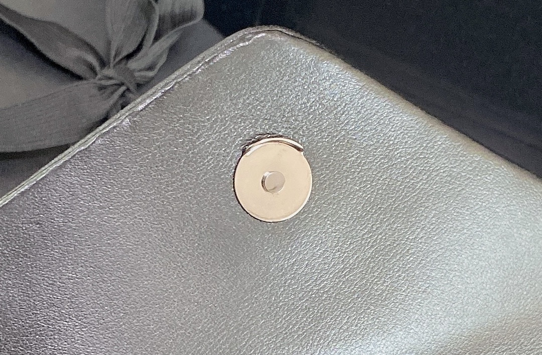 Y51 LOULOU SMALL IN QUILTED LEATHER BLACK 9 X 6.1 X 3.3 INCHES