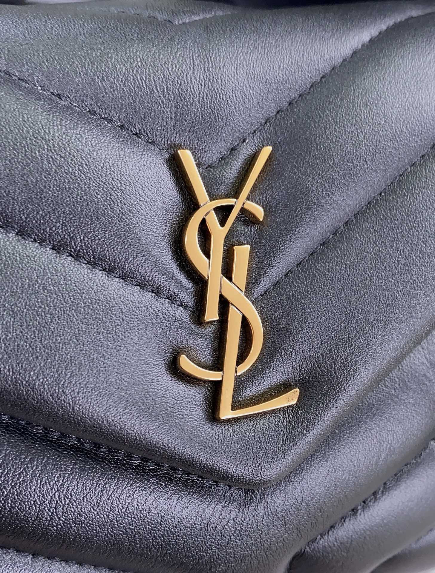 Y51 TOY LOULOU IN QUILTED LEATHER BLACK 7.9 X 5.5 X 3 INCHES