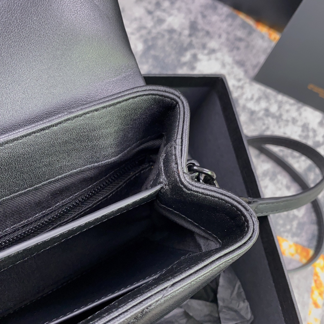 Y51 TOY LOULOU IN QUILTED LEATHER ALL BLACK 7.9 X 5.5 X 3 INCHES