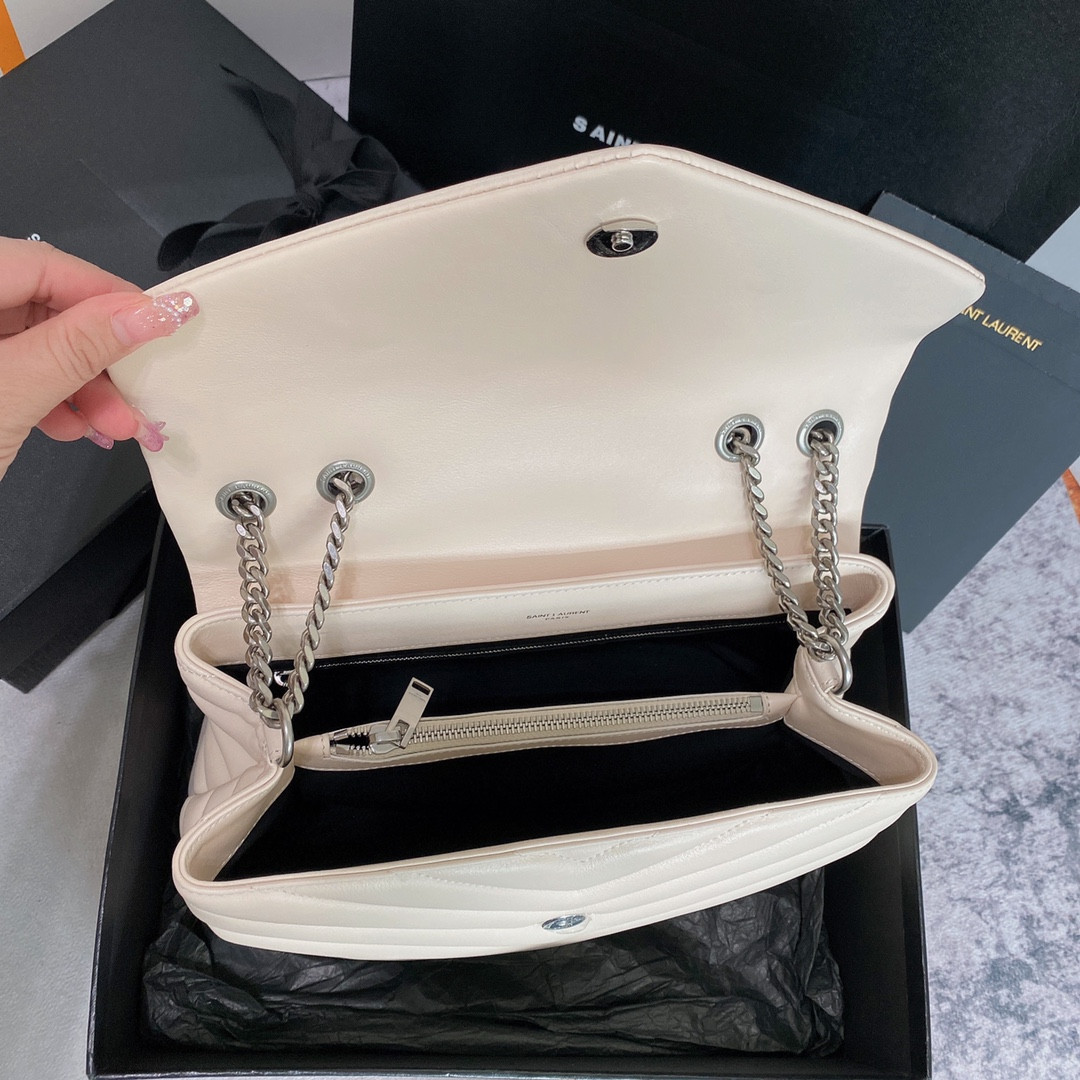 Y51 LOULOU MEDIUM IN QUILTED LEATHER BLANC VINTAGE SILVER 12.5 X 8.6 X 3.5 INCHES