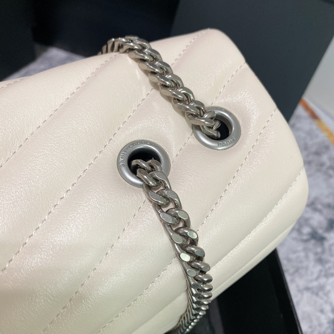 Y51 LOULOU MEDIUM IN QUILTED LEATHER BLANC VINTAGE SILVER 12.5 X 8.6 X 3.5 INCHES