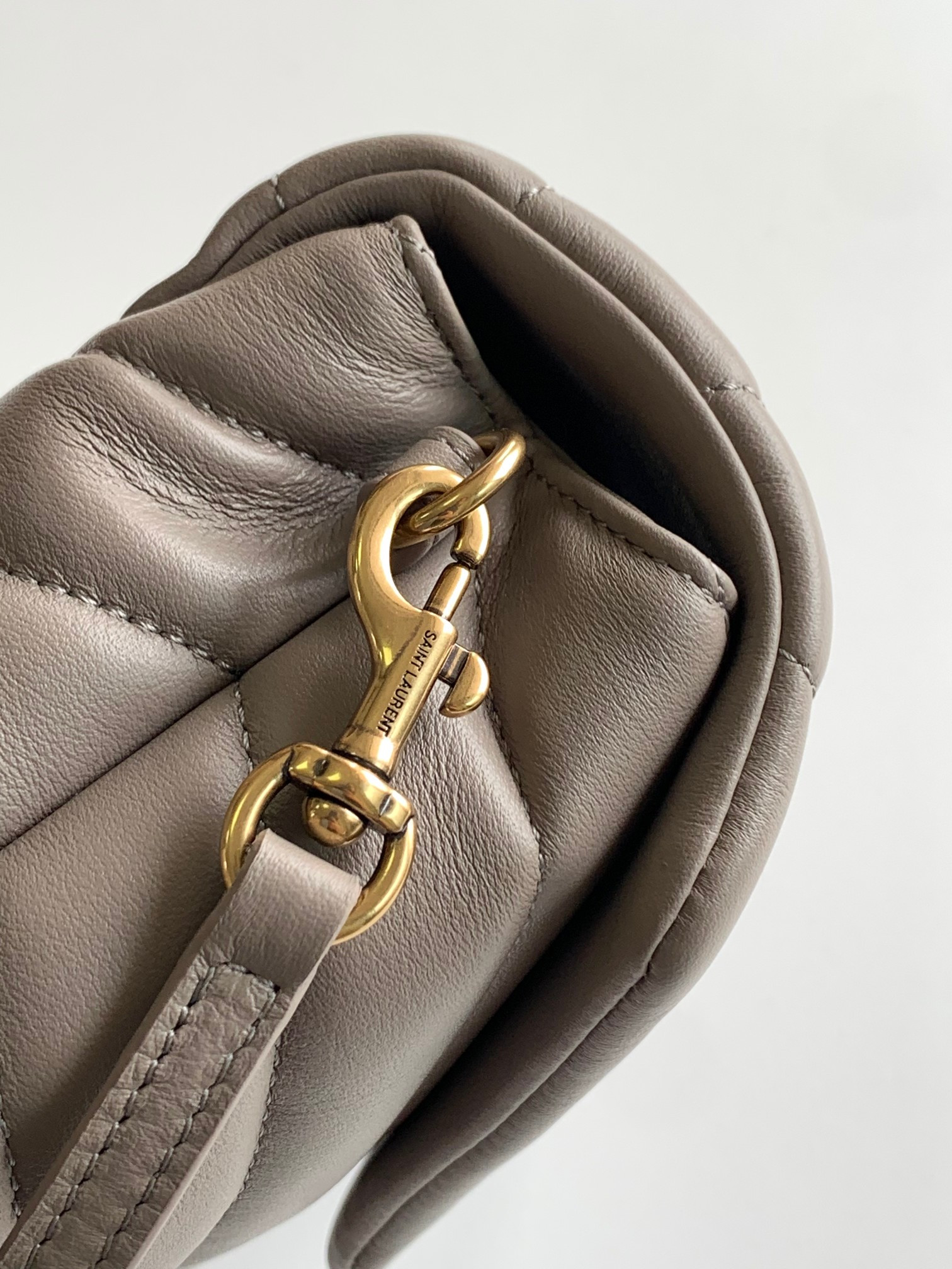 Y51 TOY LOULOU IN QUILTED LEATHER GREYISH BROWN 7.9 X 5.5 X 3 INCHES