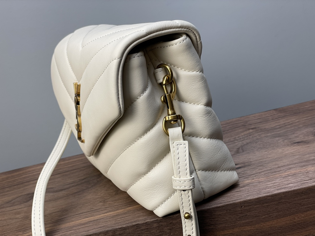 Y51 TOY LOULOU IN QUILTED LEATHER WHITE 7.9 X 5.5 X 3 INCHES