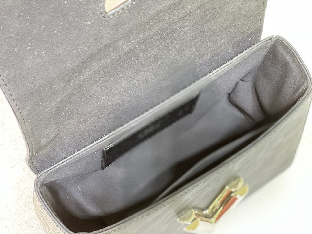 L0vis Vvtt0n Twist MM Black 9.1 x 6.7 x 3.7 inches