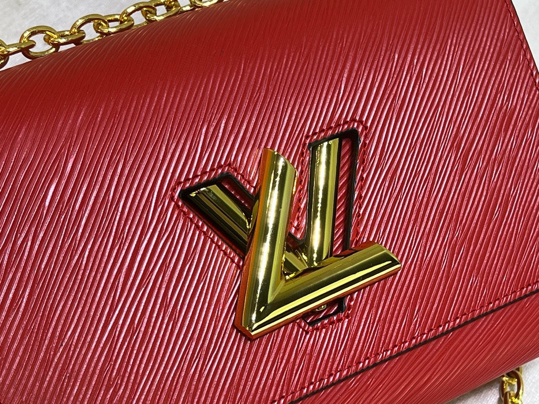 L0vis Vvtt0n Twist MM Red 9.1 x 6.7 x 3.7 inches