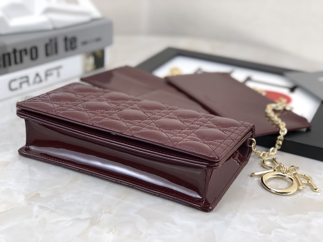 Lady D10r Pouch Red Patent Cannage Calfskin 8.5 x 4.5 x 1 inches