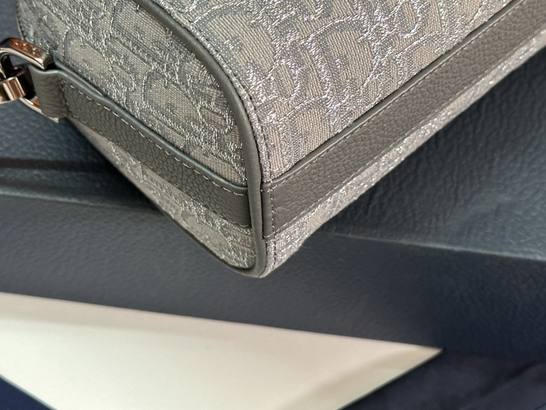 D10r Lingot Toiletry Bag gray white Oblique Mirage Technical Fabric 8.5 x 5 x 4 inches