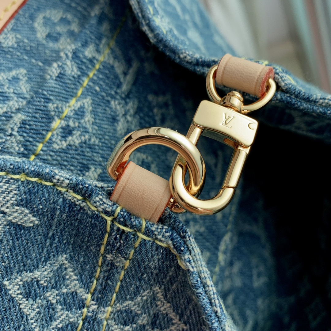 L0vis Vvtt0n M46836 Venice 9.4 x 10.2 x 2.8 inches