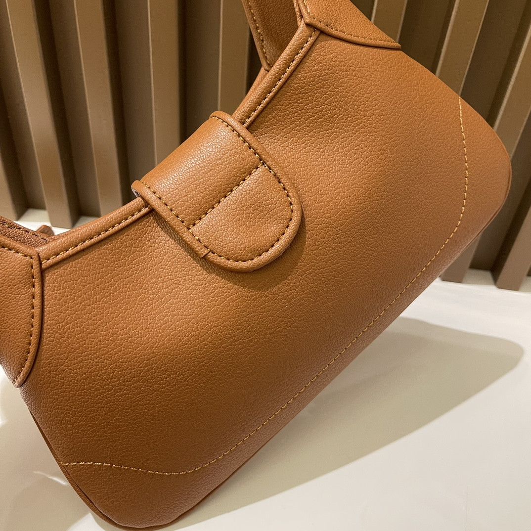 Gvc*1 APHRODITE SHOULDER BAG BROWN 27 X 13.5 X 2 cm