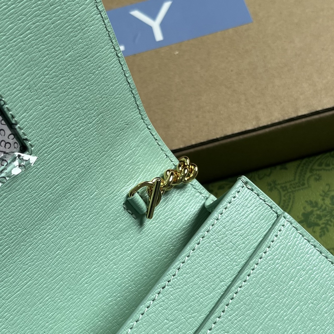 CHAIN WALLET WITH Gvc*1 SCRIPT GREEN 7.8"W x 5"H x 1.6"D