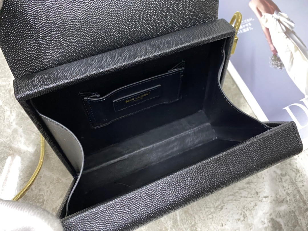 Y51 KATE MEDIUM  IN GRAIN DE POUDRE EMBOSSED LEATHER 9.4 X 5.7 X 2.1 INCHES