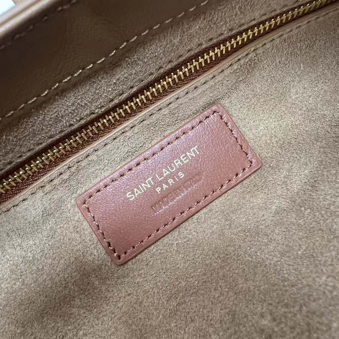 Y51 LE 5 À 7 IN SUEDE BROWN 9 X 6.3 X 2.5 INCHES