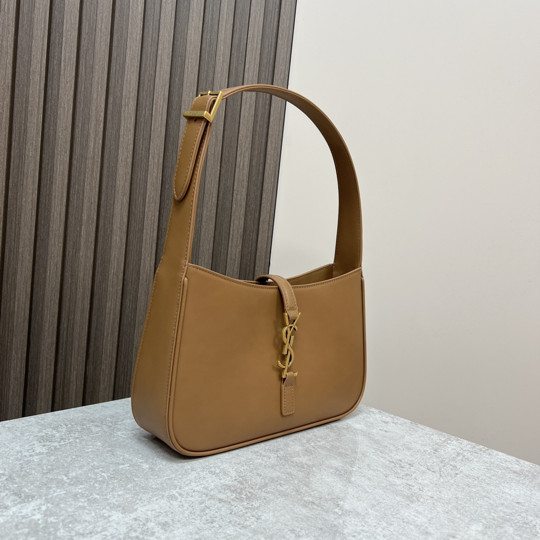 Y51 LE 5 À 7 IN SMOOTH LEATHER COFFEE 9 X 6.3 X 2.5 INCHES