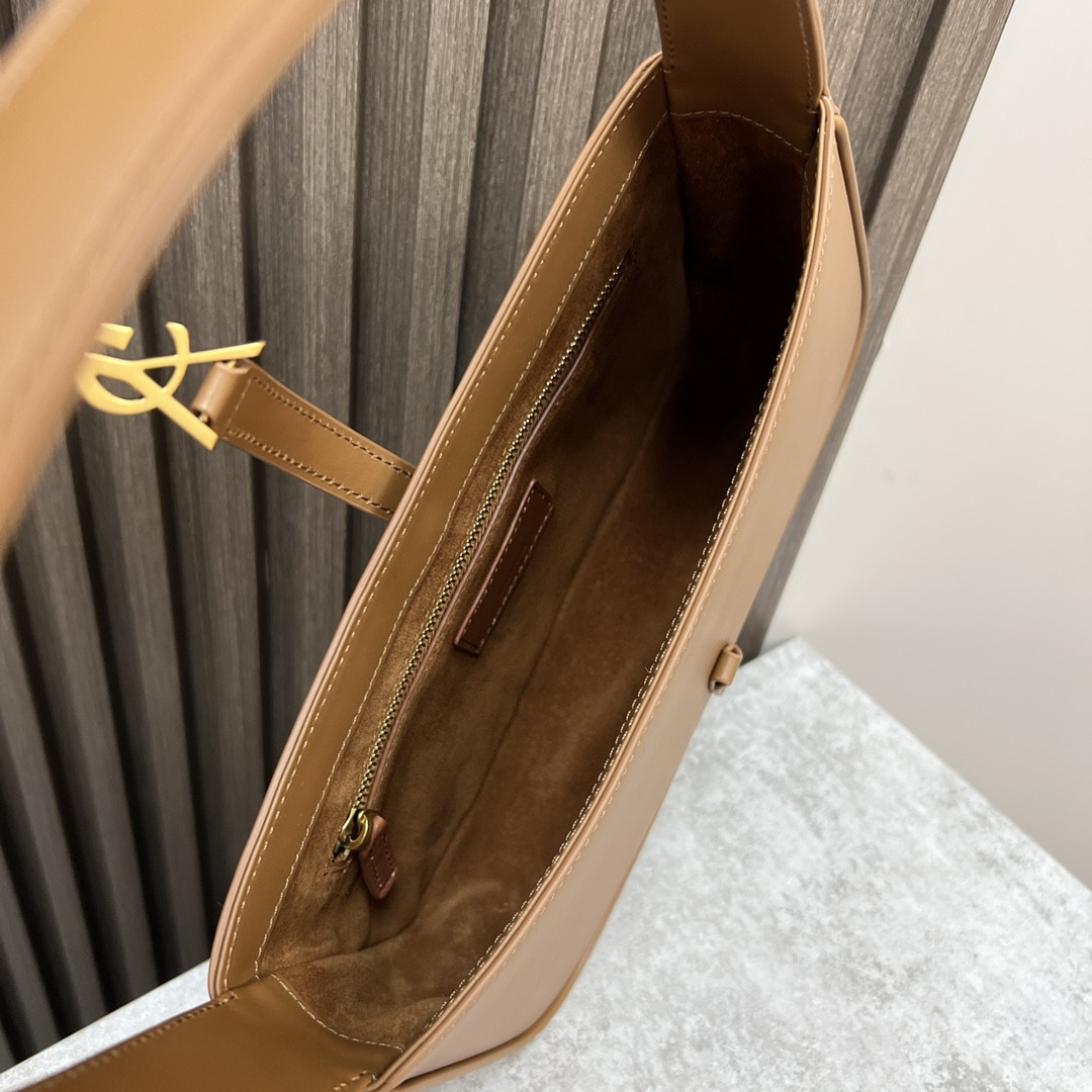 Y51 LE 5 À 7 IN SMOOTH LEATHER COFFEE 9 X 6.3 X 2.5 INCHES