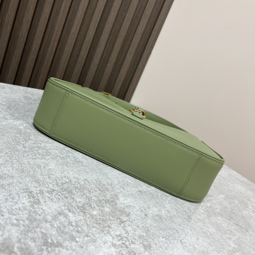 Y51 LE 5 À 7 IN SMOOTH LEATHER GREEN 9 X 6.3 X 2.5 INCHES