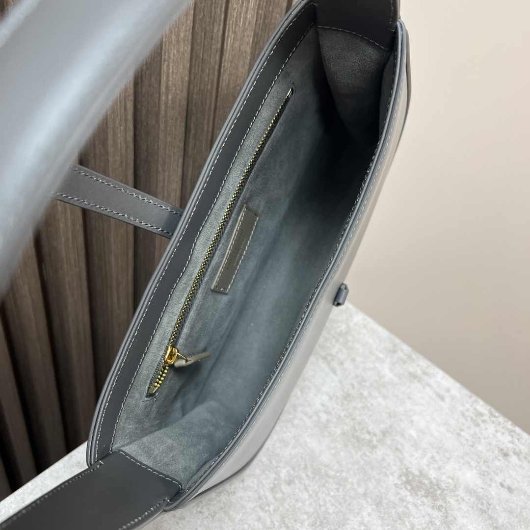 Y51 LE 5 À 7 IN SMOOTH LEATHER GRAY 9 X 6.3 X 2.5 INCHES