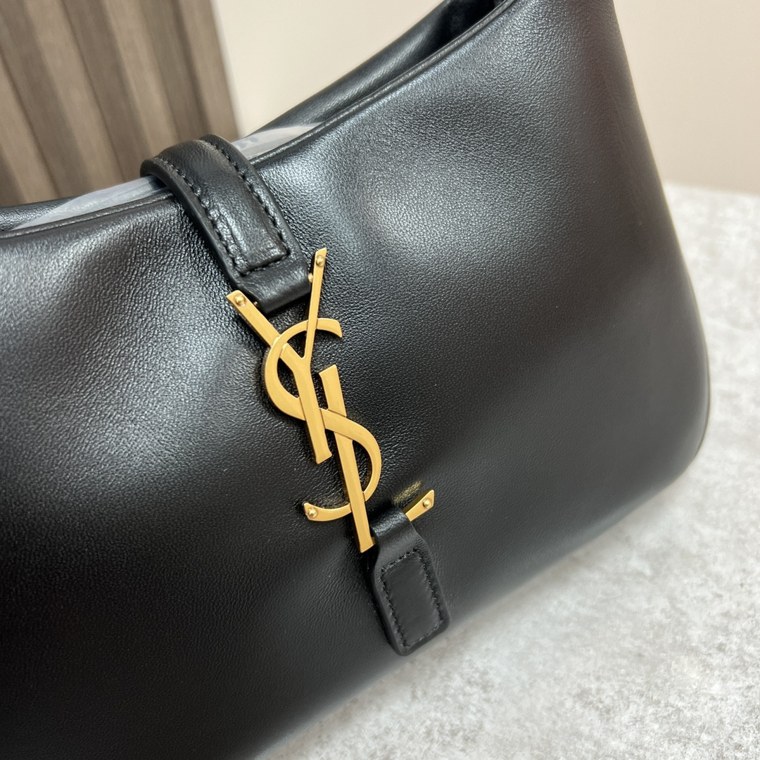 Y51 LE 5 À 7 IN SMOOTH LAMBSKIN black 9 X 6.3 X 2.5 INCHES